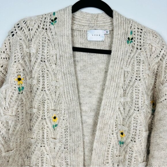 Lush Wool Blend Oatmeal Embroidered Floral Knit Cardigan Sweater Women size L - Picture 6 of 13